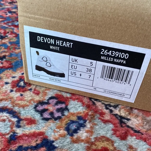 Brand new Dr. Martens white boots/Devon Hearts Quad Boots - Picture 2 of 7